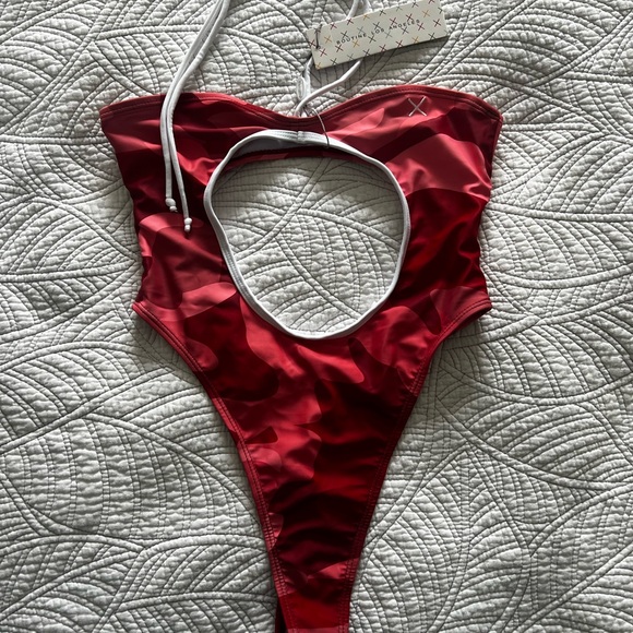 Boutine LA hook one piece. Size small - Picture 3 of 3